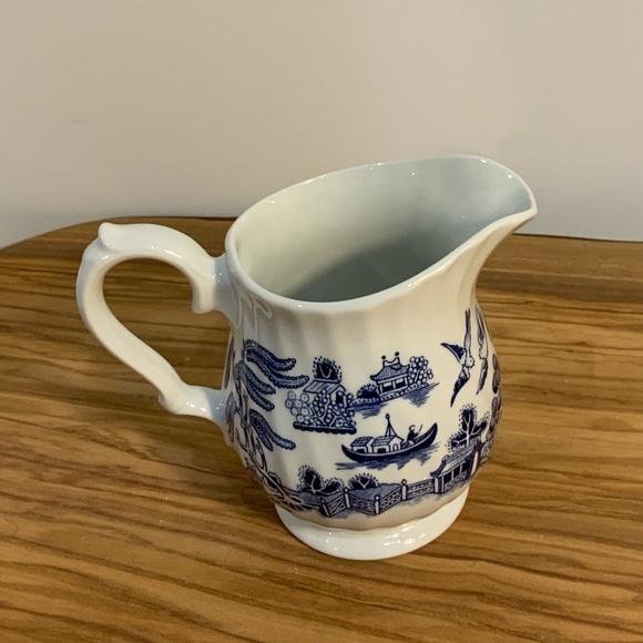 Blue Willow Style Creamer - Picture 7 of 16